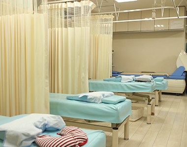 診療室の様子（ベッドのエリア）